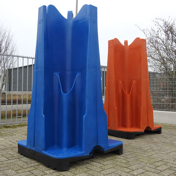 Mobile urinal unit Pluto Plus with lifting eye and fork lift slots